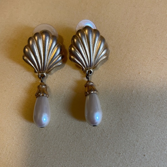 faux pearl drop post earrings - Picture 2 of 2